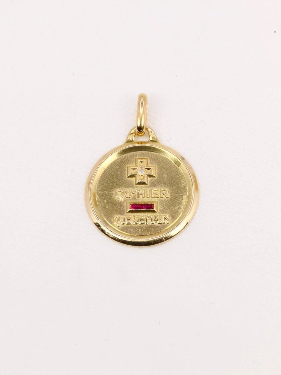 Médaille amour Augis ronde Plus qu'hier moins que demain or jaune diamant rubis - Castafiore