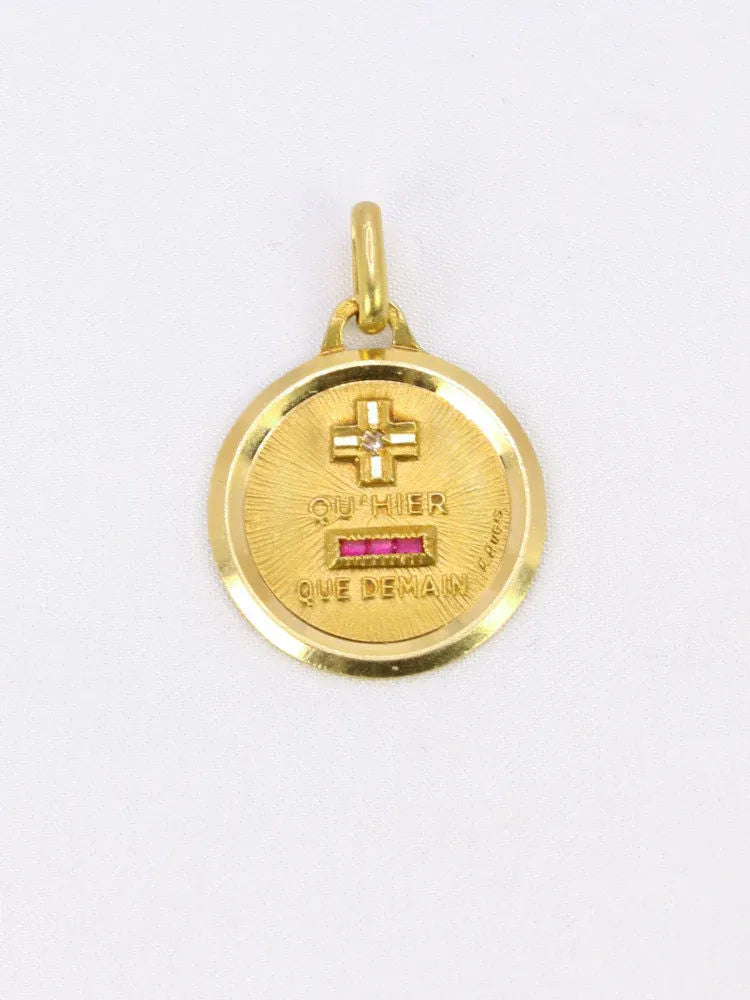 Médaille amour Augis ronde Plus qu’hier moins que demain or jaune diamants rubis - Castafiore