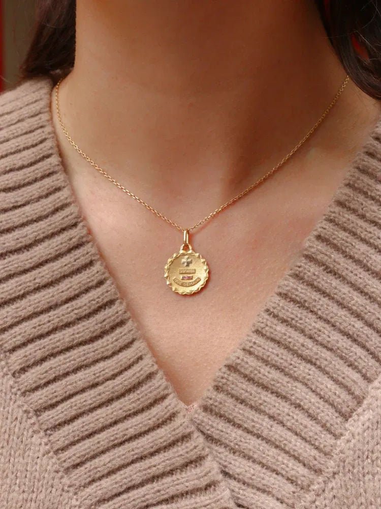 Médaille amour Augis ronde Plus qu’hier moins que demain or jaune rubis - Castafiore