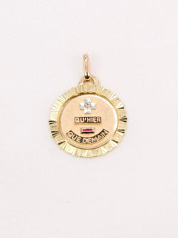 Médaille amour Augis ronde striée Plus qu'hier moins que demain or jaune diamant rubis - Castafiore