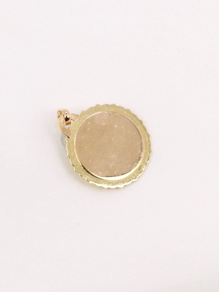 Médaille amour Augis ronde striée Plus qu'hier moins que demain or jaune diamant rubis - Castafiore