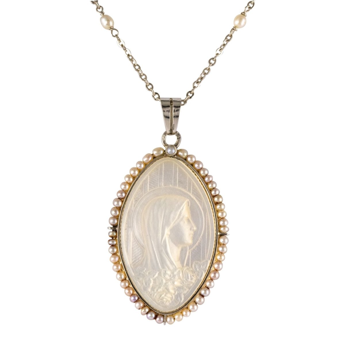 Médaille ANCIENNE Vierge en or blanc et nacre - Castafiore