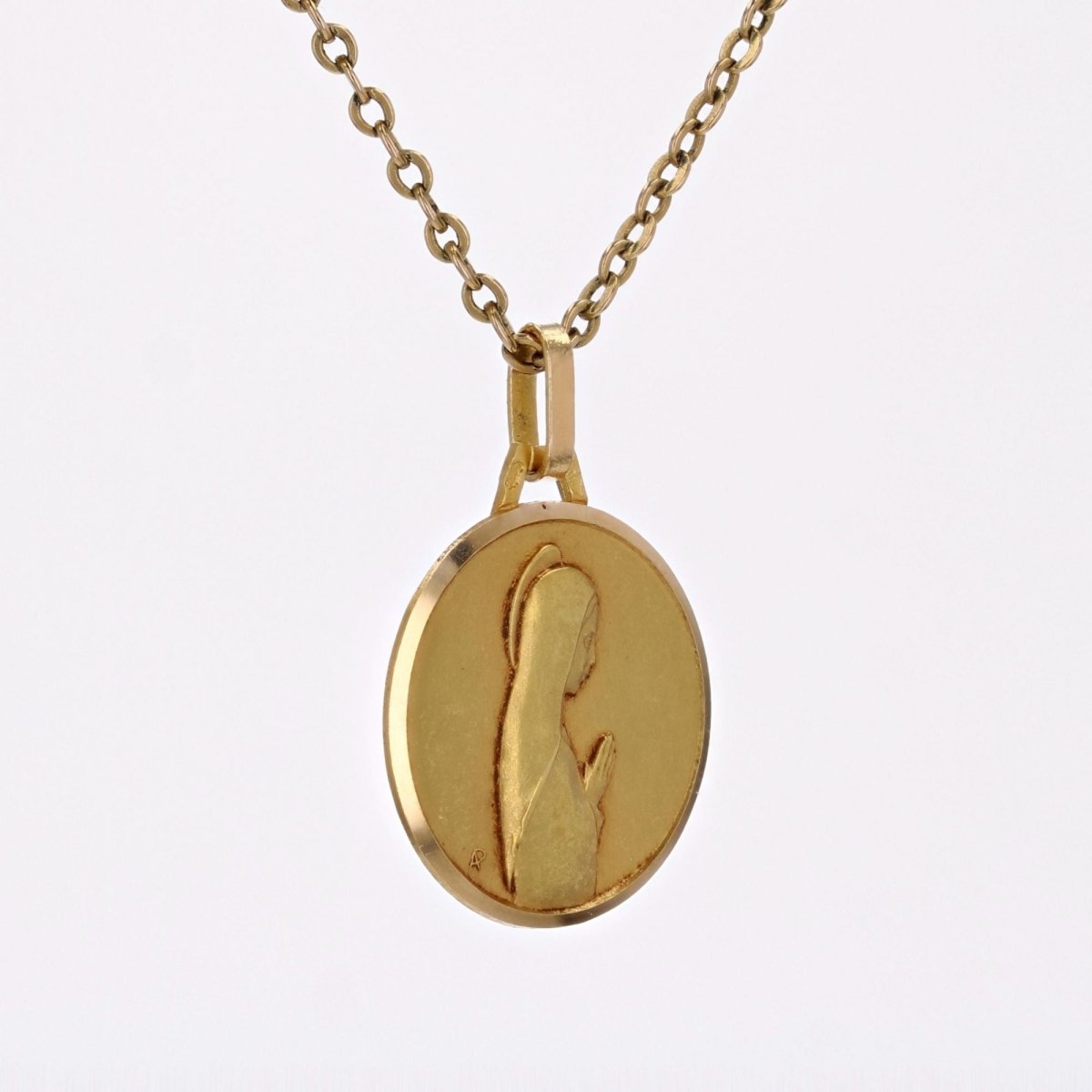 Médaille AP Vierge en prière en or jaune - Castafiore