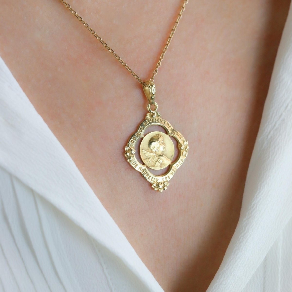 Médaille AUGIS en or jaune - Castafiore