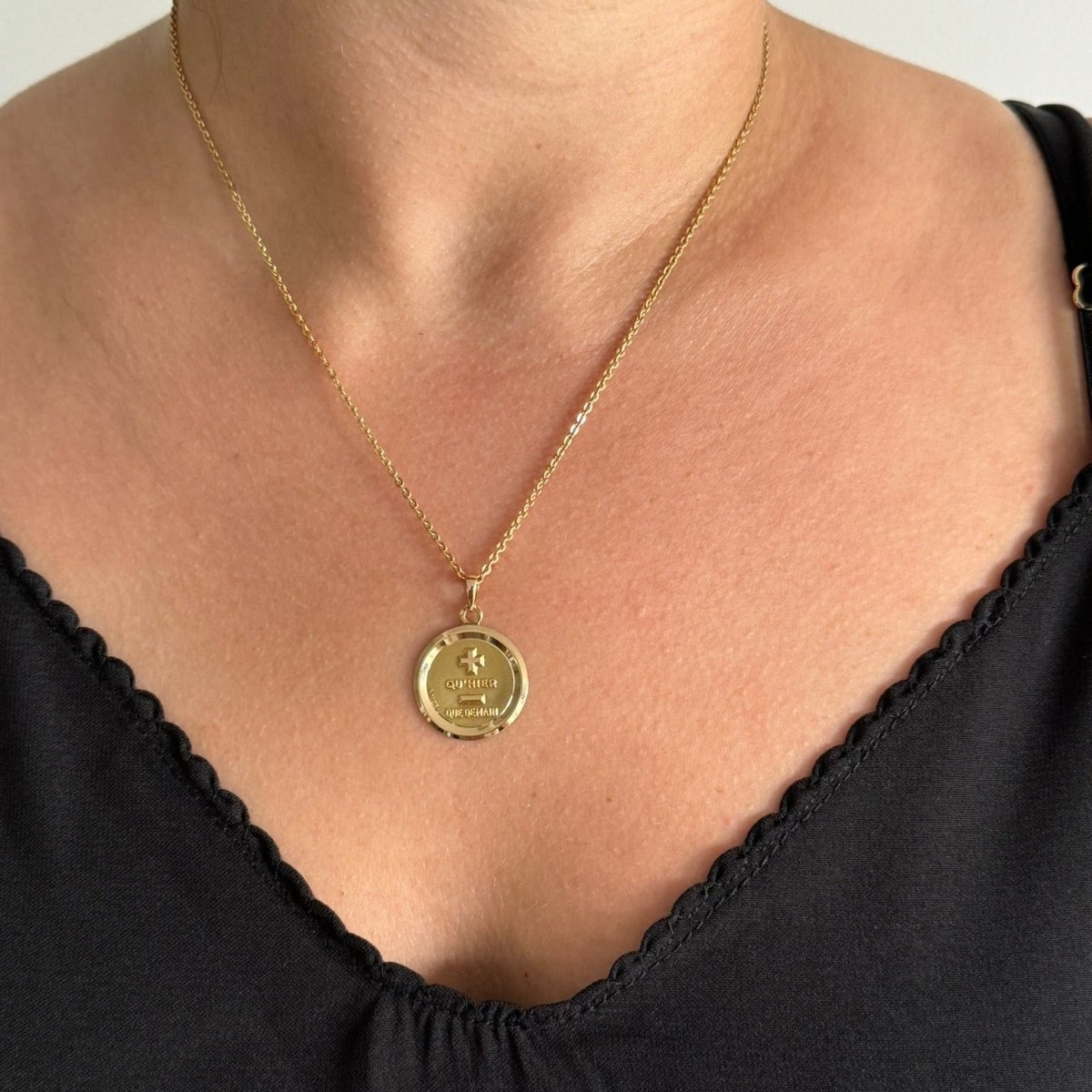 Médaille AUGIS en or jaune - Castafiore