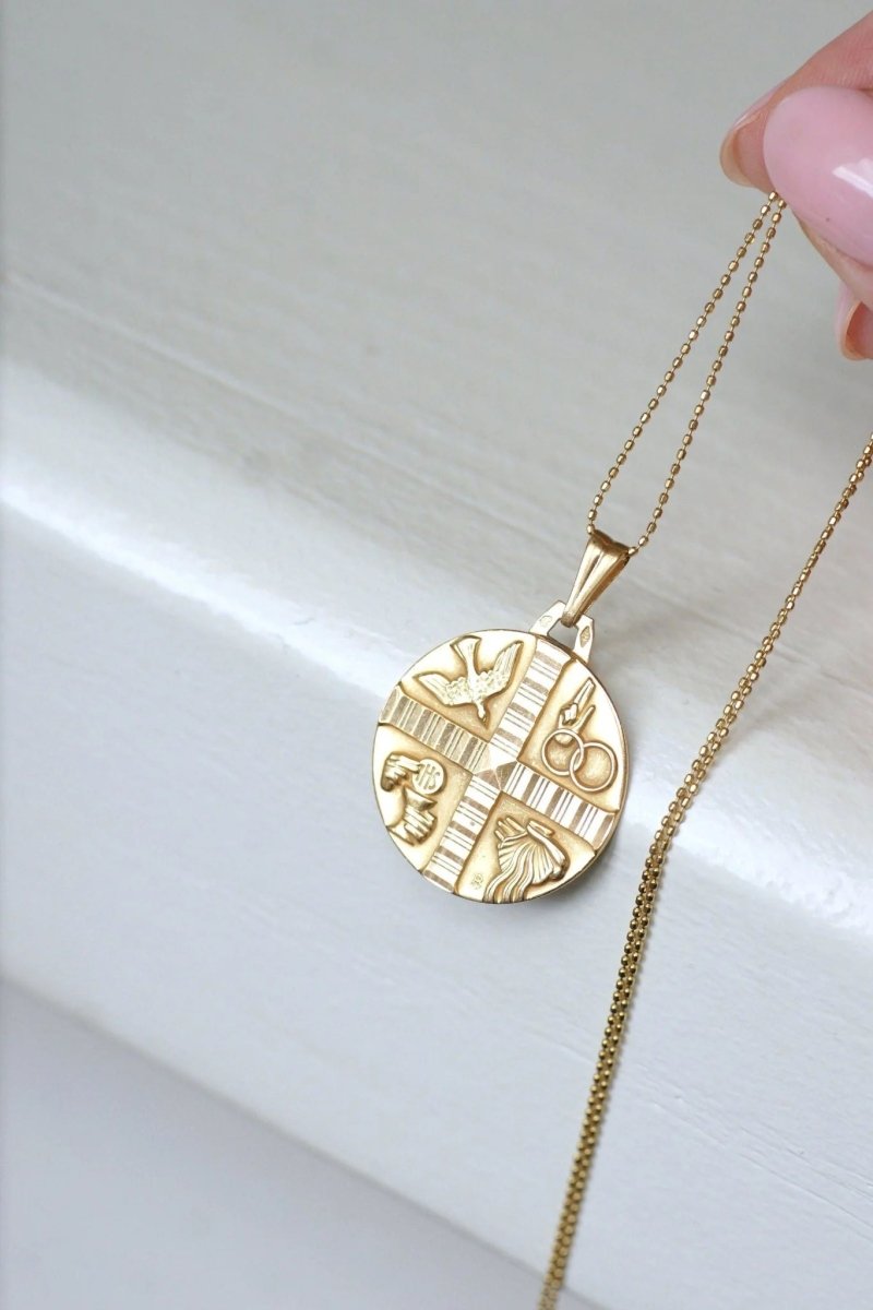 Médaille Chrétienne Art Déco or jaune - Castafiore