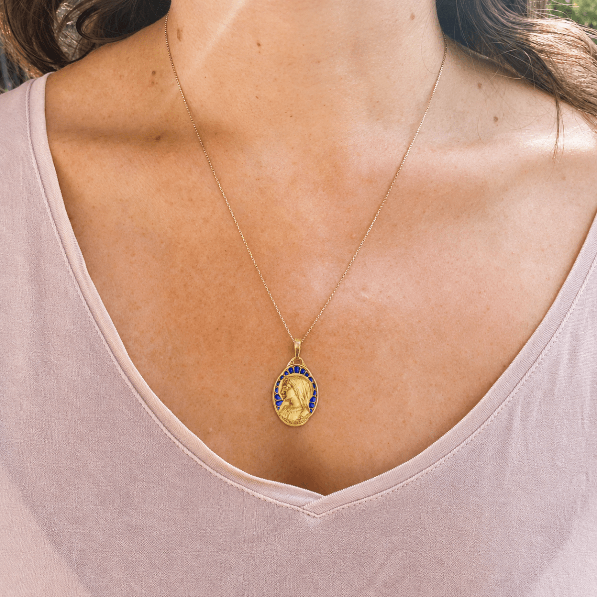 Médaille DROPSY en or jaune et émail - Castafiore