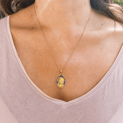 Médaille DROPSY en or jaune et émail - Castafiore