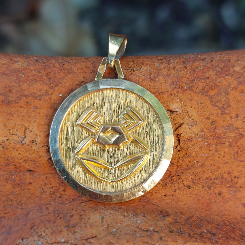 Médaille du signe du Zodiaque "Cancer" or 18k - Castafiore