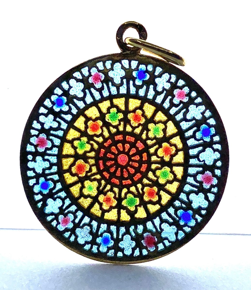 Médaille en or 18 carats représentant le vitrail ouest de la cathédrale Notre Dame de Paris - Castafiore