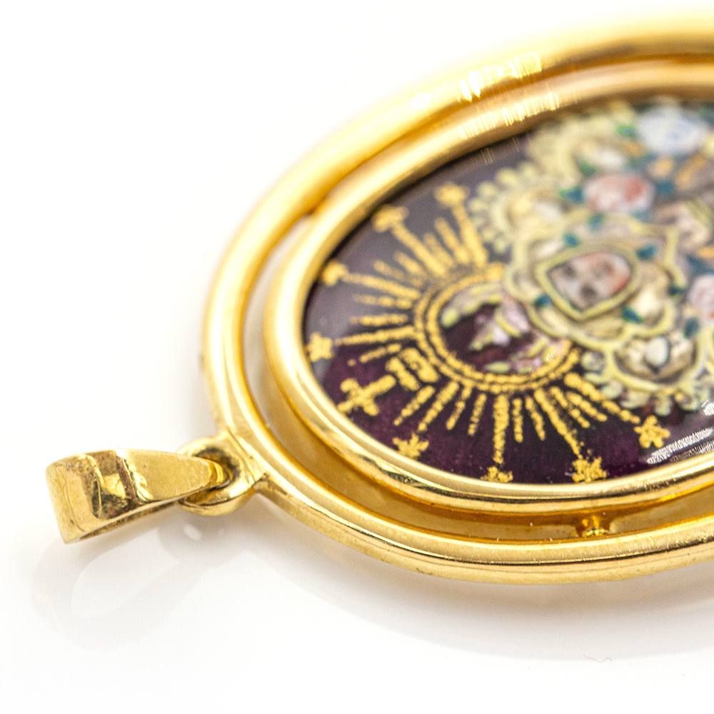 Médaille en or et émail de la Vierge Montserrat