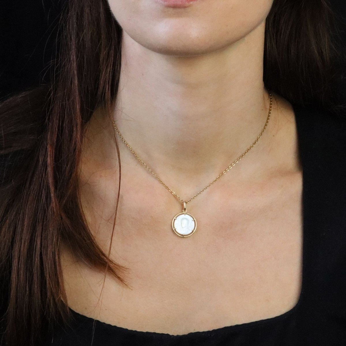 Médaille en or jaune et nacre - Castafiore