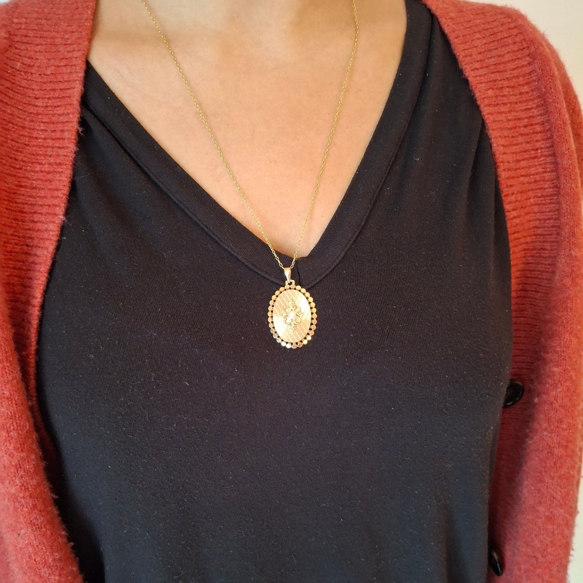 Médaille en or rose et perle - Castafiore