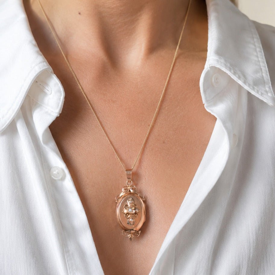 Médaille en or rose et perle