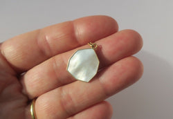 Médaille pendentif Art Déco Vierge Marie biface Or / Nacre - Castafiore