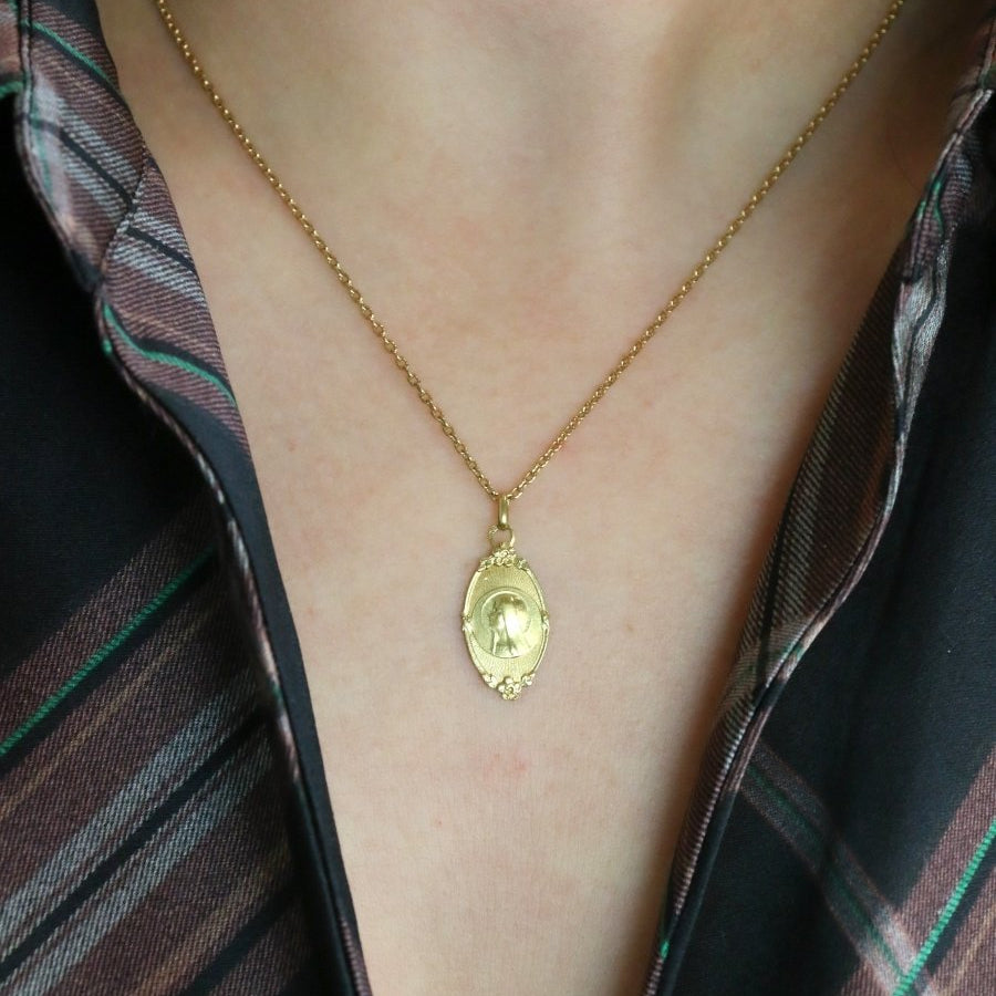 Médaille religieuse Art nouveau or jaune - Castafiore