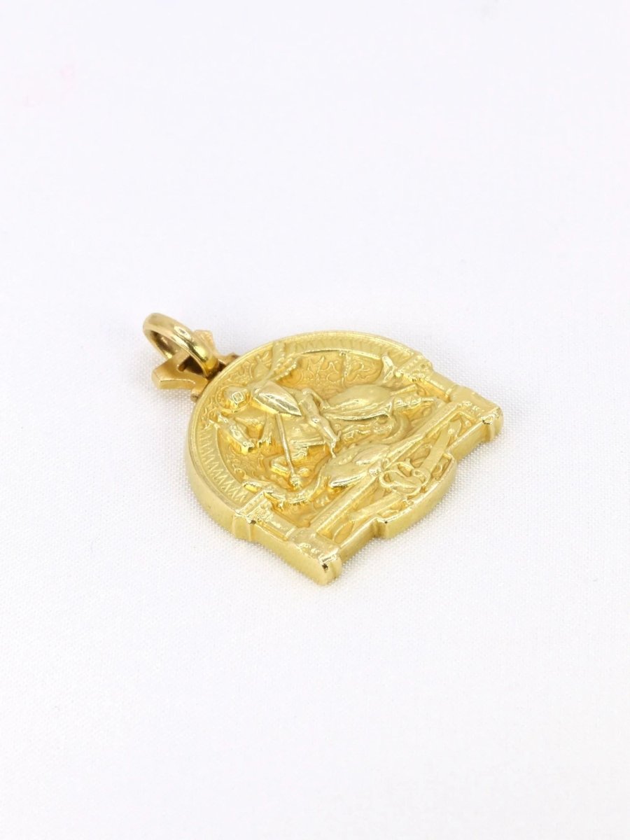 Médaille Saint - Georges terrassant le dragon or jaune - Castafiore