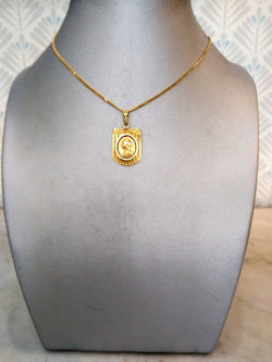 Médaille Vierge Art - nouveau Or Jaune signée Jules Holy - Castafiore