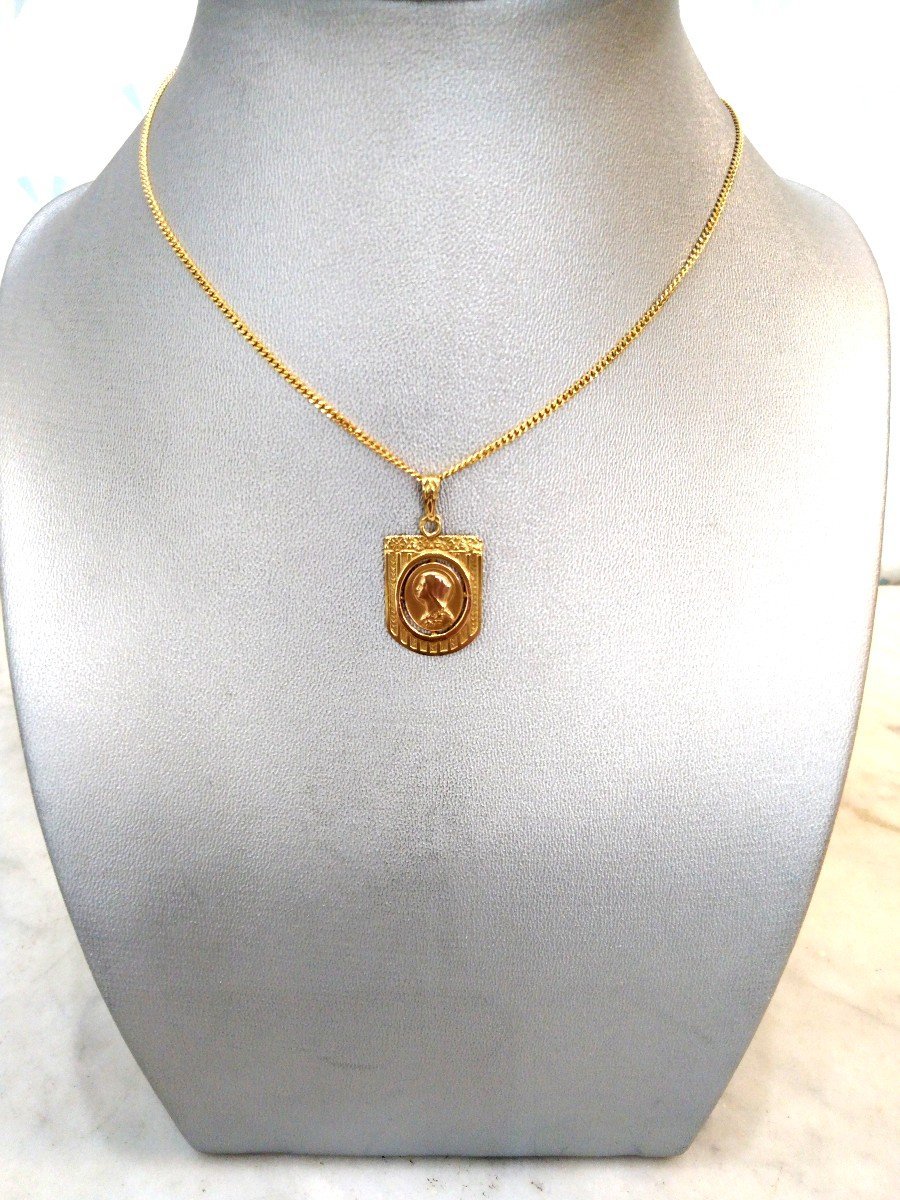 Médaille Vierge Art - nouveau Or Jaune signée Jules Holy - Castafiore