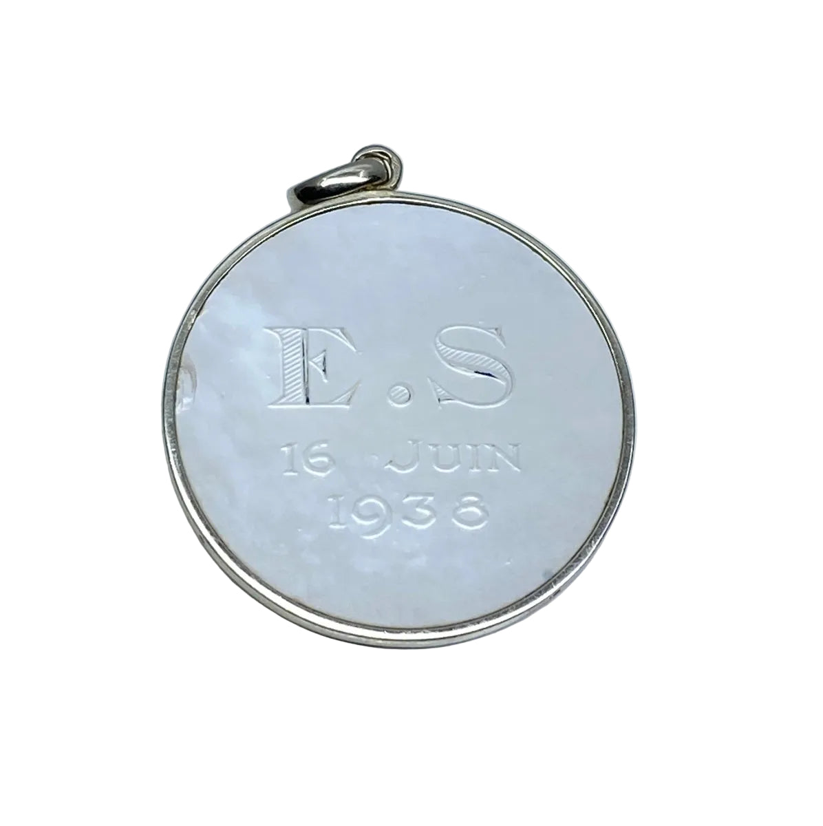 Médaille Vierge, en or blanc et nacre - Castafiore