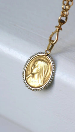 Médaille Vierge or et perles fines - Castafiore