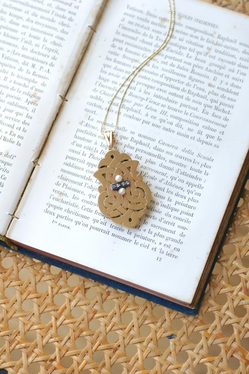 Médaillon Broche Arabesques Ancien Perles Fines et Diamants Or Rose - Castafiore