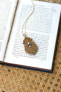 Médaillon Broche Arabesques Ancien Perles Fines et Diamants Or Rose - Castafiore