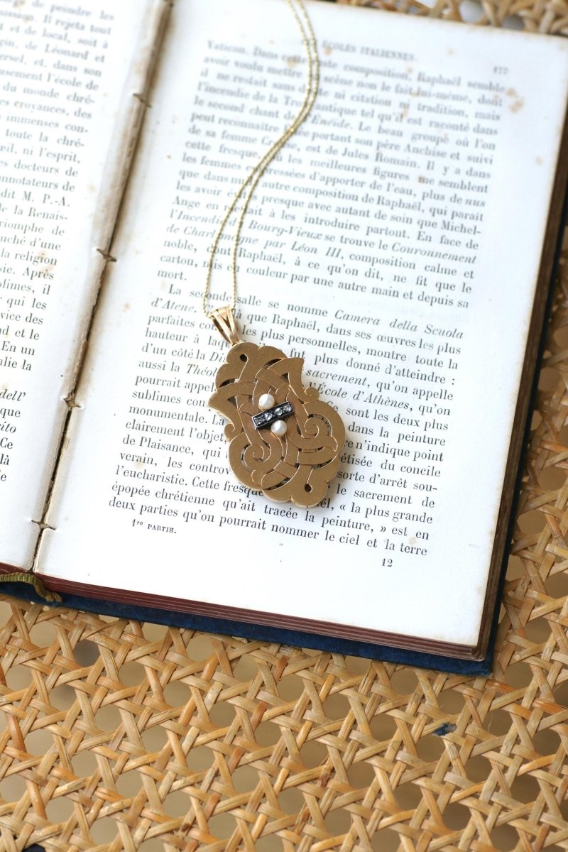 Médaillon Broche Arabesques Ancien Perles Fines et Diamants Or Rose - Castafiore