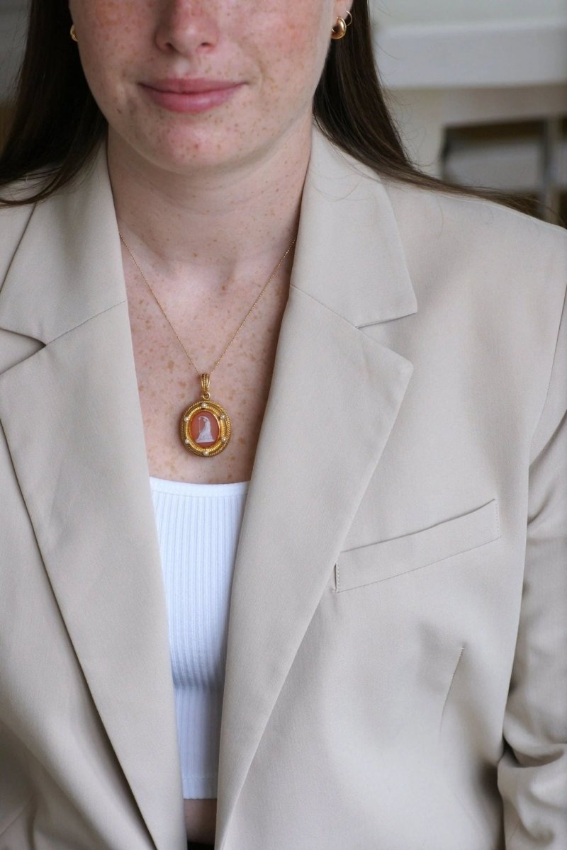 Médaillon camée agate et perles sur or jaune - Castafiore