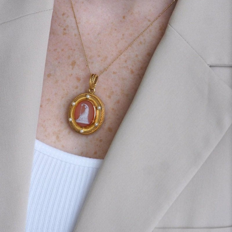 Médaillon camée agate et perles sur or jaune - Castafiore