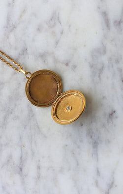 Médaillon Or Jaune Diamant Email et Chaine Or et perles - Castafiore