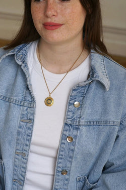 Médaillon Or Jaune Diamant Email et Chaine Or et perles - Castafiore