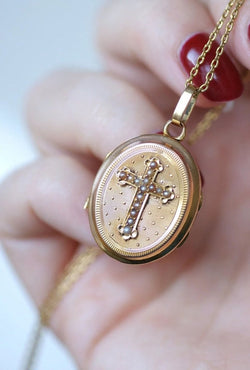 Médaillon ouvrant croix perles sur or - Castafiore