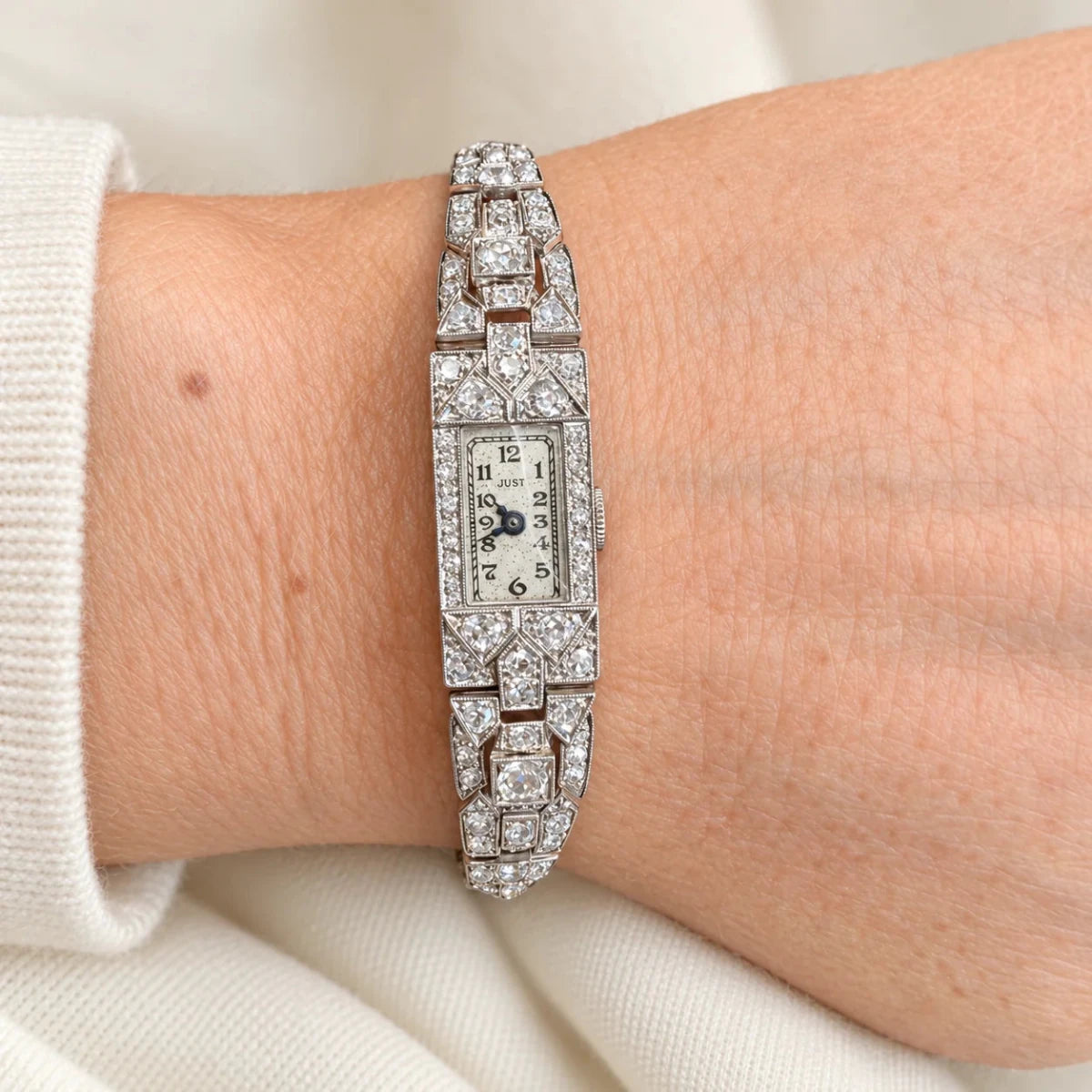 Montre Art Déco en platine et diamants - Castafiore