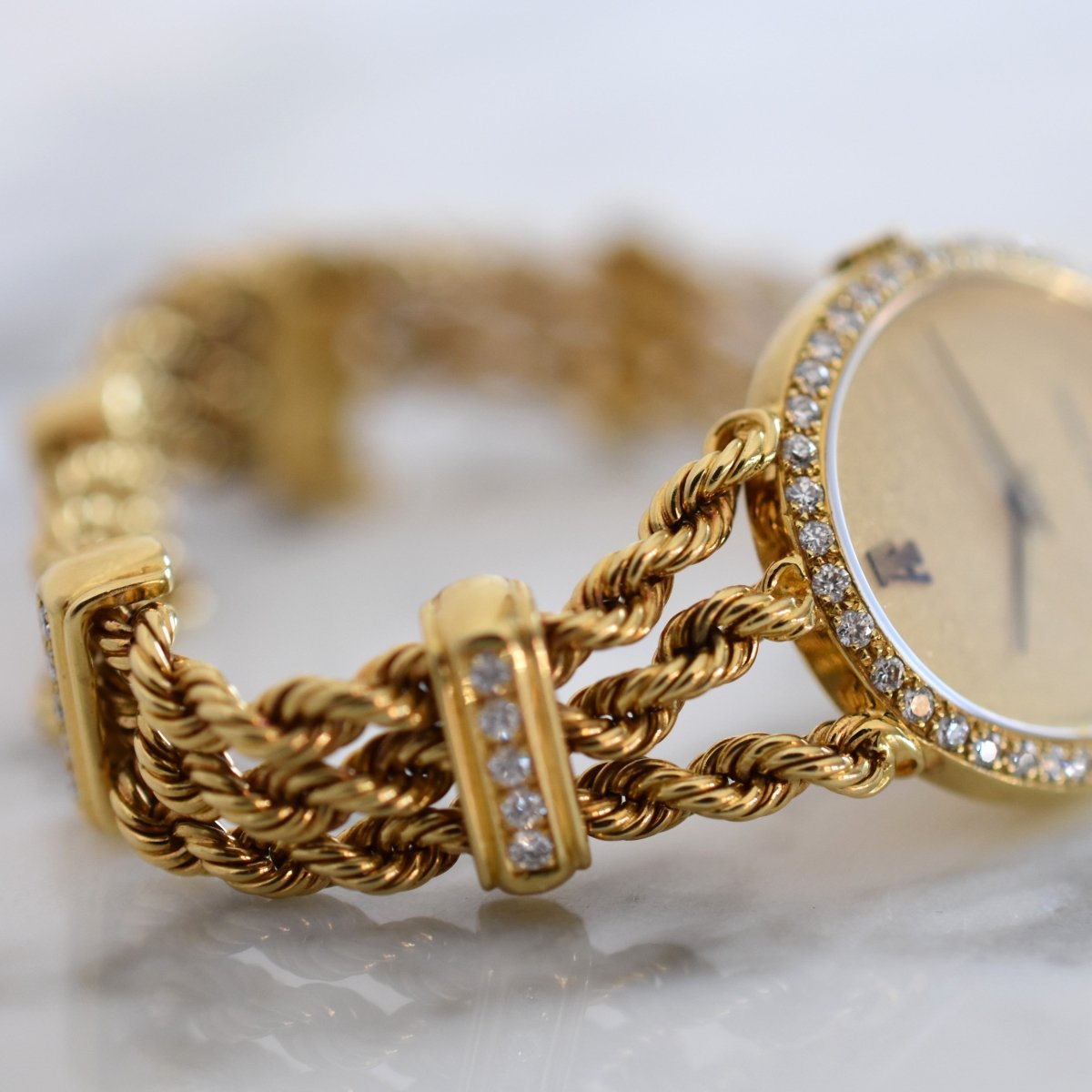 Montre AUDEMARS PIGUET "Classique" en or jaune et diamants - Castafiore