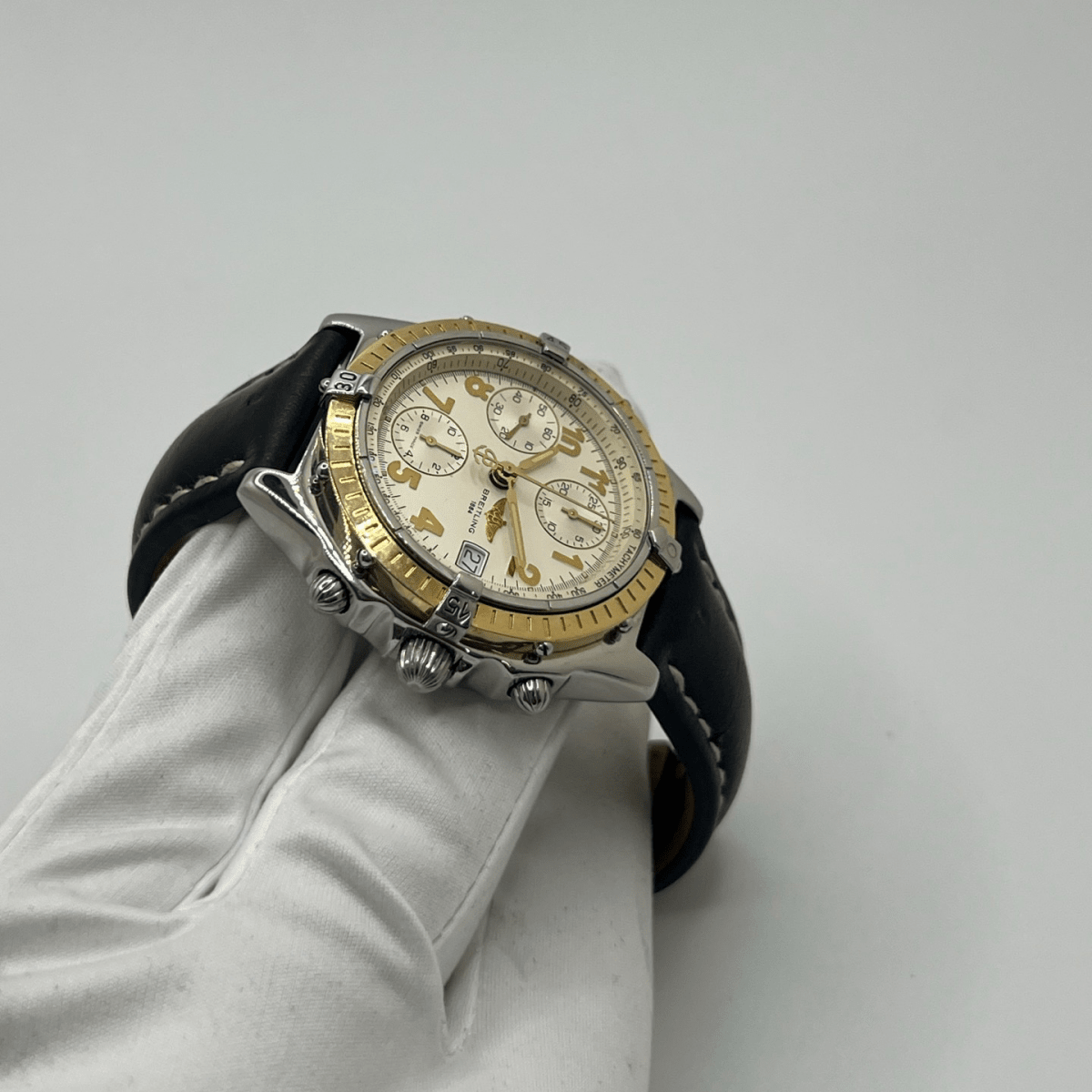 Montre BREITLING "Chronomat" en or jaune, acier et cuir - Castafiore