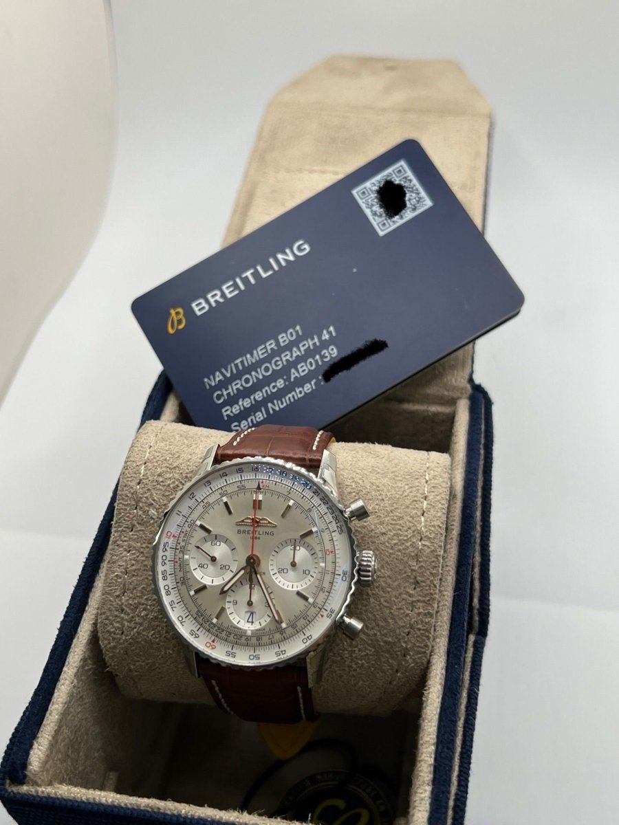 Montre BREITLING Navitimer 1 B01 Chronograph en acier et cuir de crocodile - Castafiore