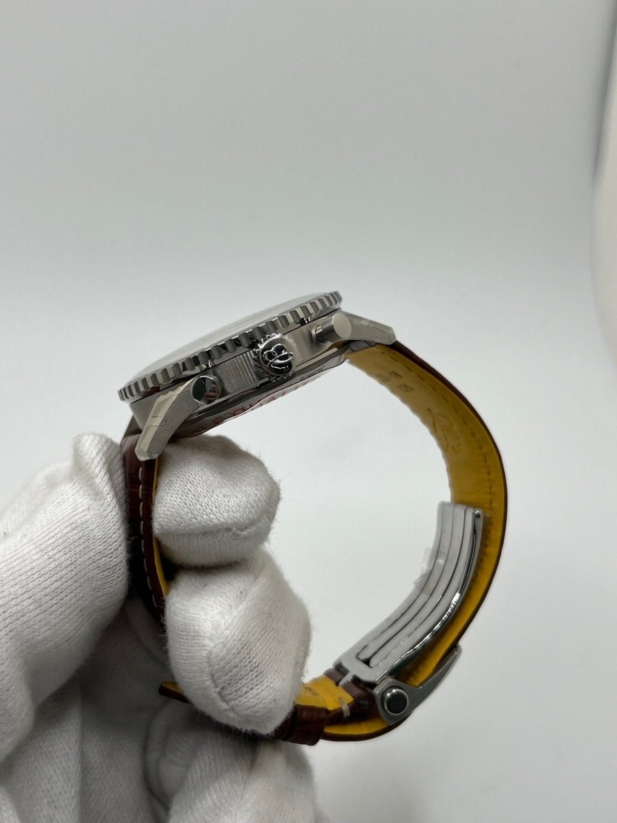 Montre BREITLING Navitimer 1 B01 Chronograph en acier et cuir de crocodile - Castafiore