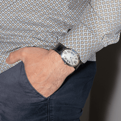 Montre CARTIER "Baignoire" en or blanc, saphir et cuir - Castafiore