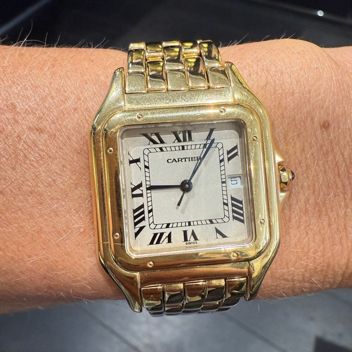 Montre CARTIER "Panthère" en or jaune, saphir et quartz - Castafiore