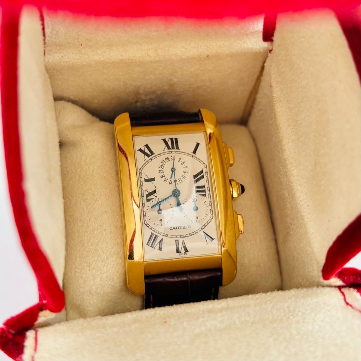 Montre CARTIER "Tank Américaine Chronoflex" en or jaune et cuir - Castafiore
