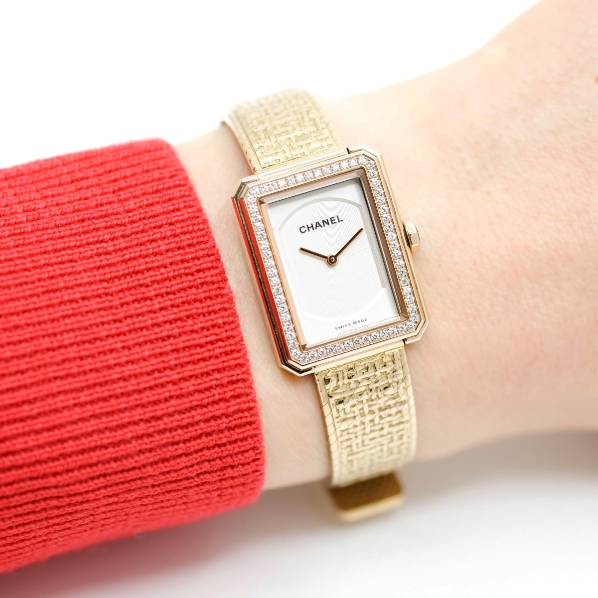 Montre CHANEL "Boy - Freid" en or beige, tweed et diamants - Castafiore