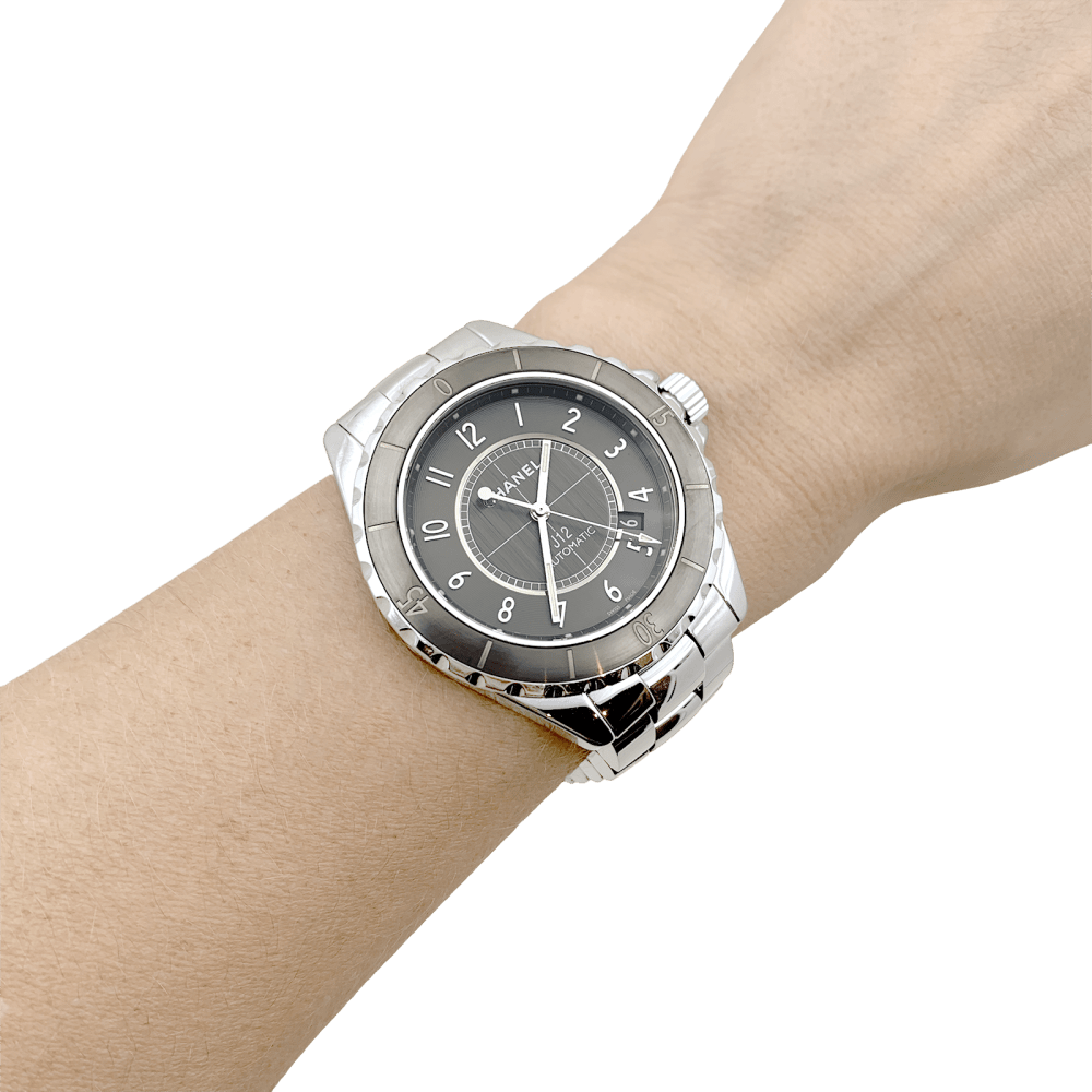 Montre CHANEL "J12 Chromatic" en céramique, titane et acier - Castafiore