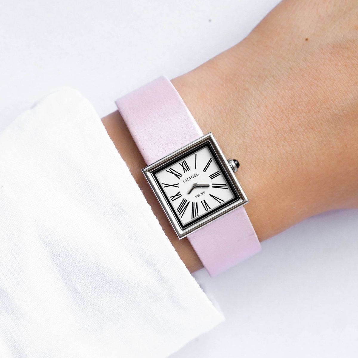 Montre CHANEL Chanel Mademoiselle en acier et cuir