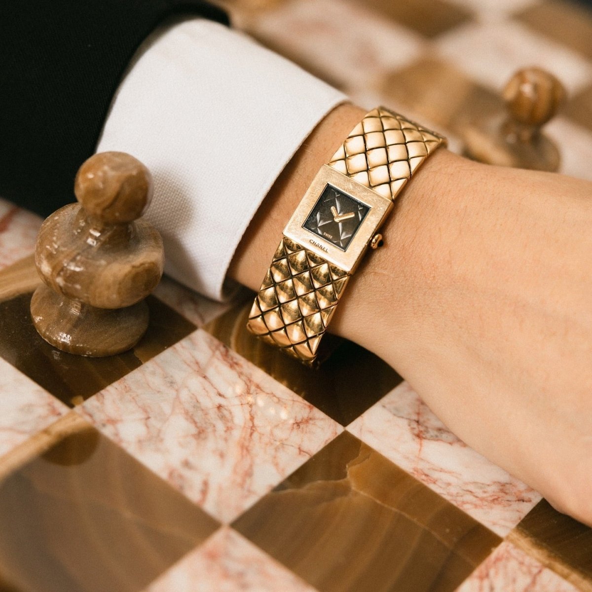Montre CHANEL "Matelassé" en or jaune - Castafiore