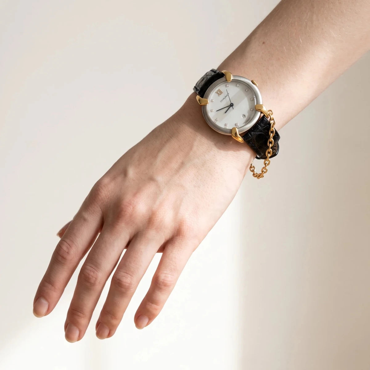 Montre CHAUMET "Elysée" GM en or jaune, acier, cuir et diamants - Castafiore