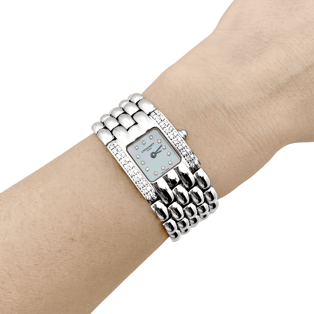 Watch Chaumet "Khésis" model in steel, diamonds, mother-of-pearl.