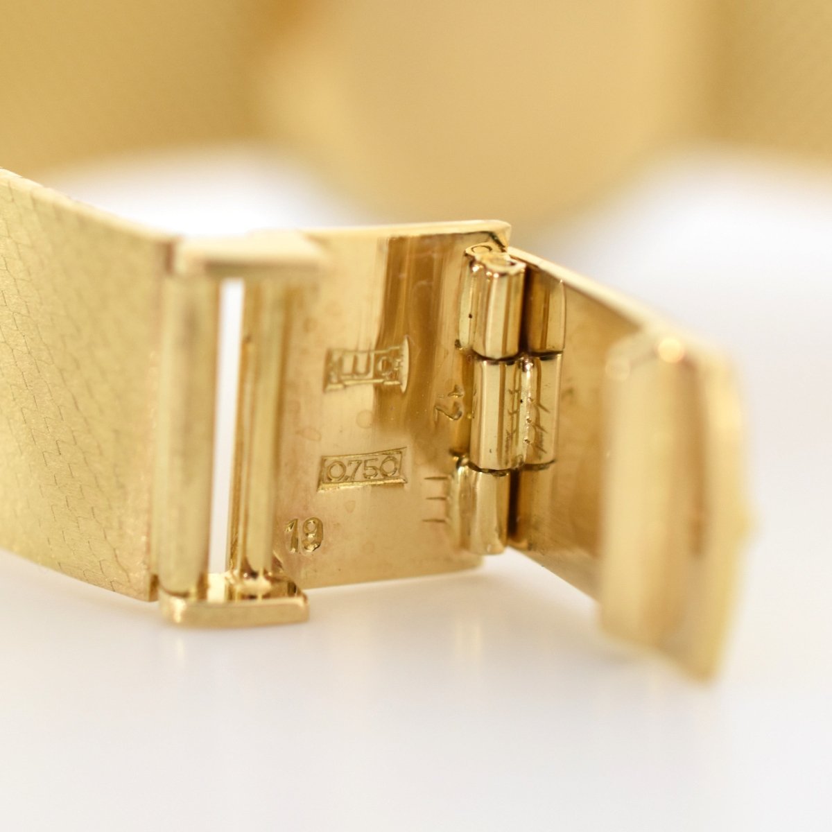Montre CHOPARD en or jaune et diamants - Castafiore