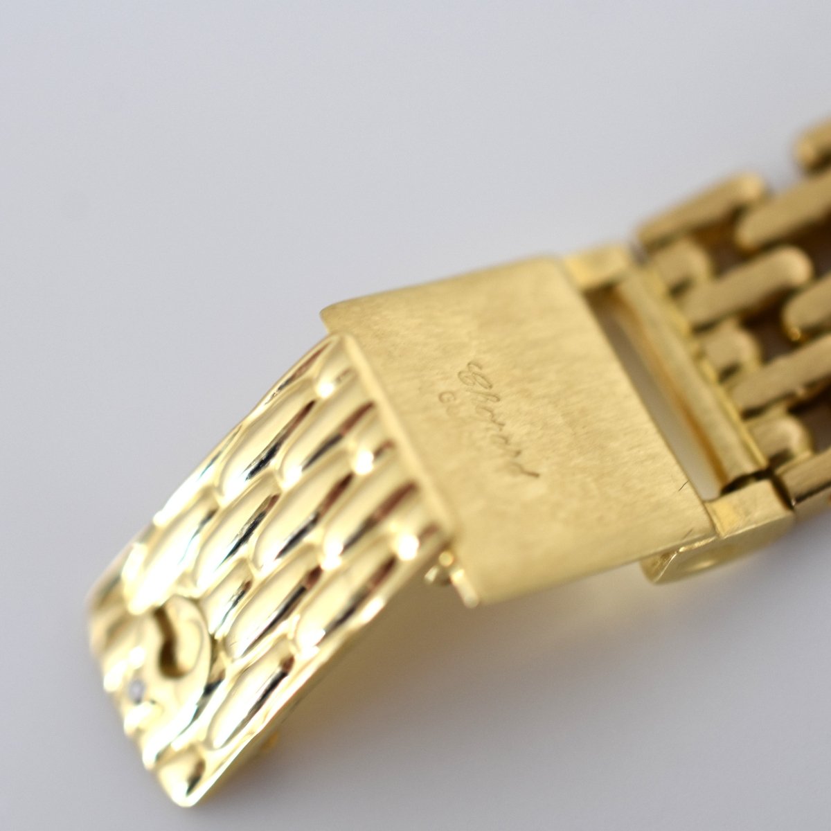 Montre CHOPARD "Happy Diamonds" en or jaune et diamants - Castafiore