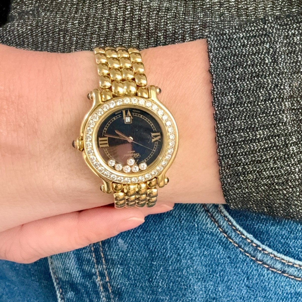 Montre CHOPARD "Happy Sport" en or jaune, saphirs, quartz et diamants - Castafiore